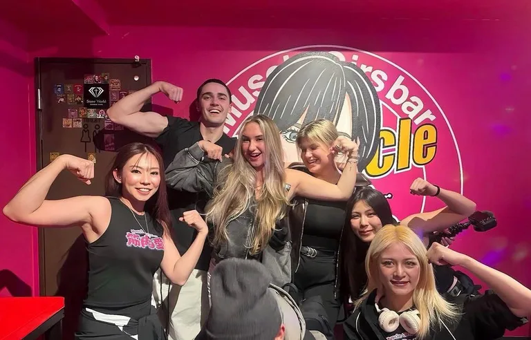 Kaslı Kadınlar Evreni! Muscle Girls Bar'da Sıradışı Eğlence - OSAKA